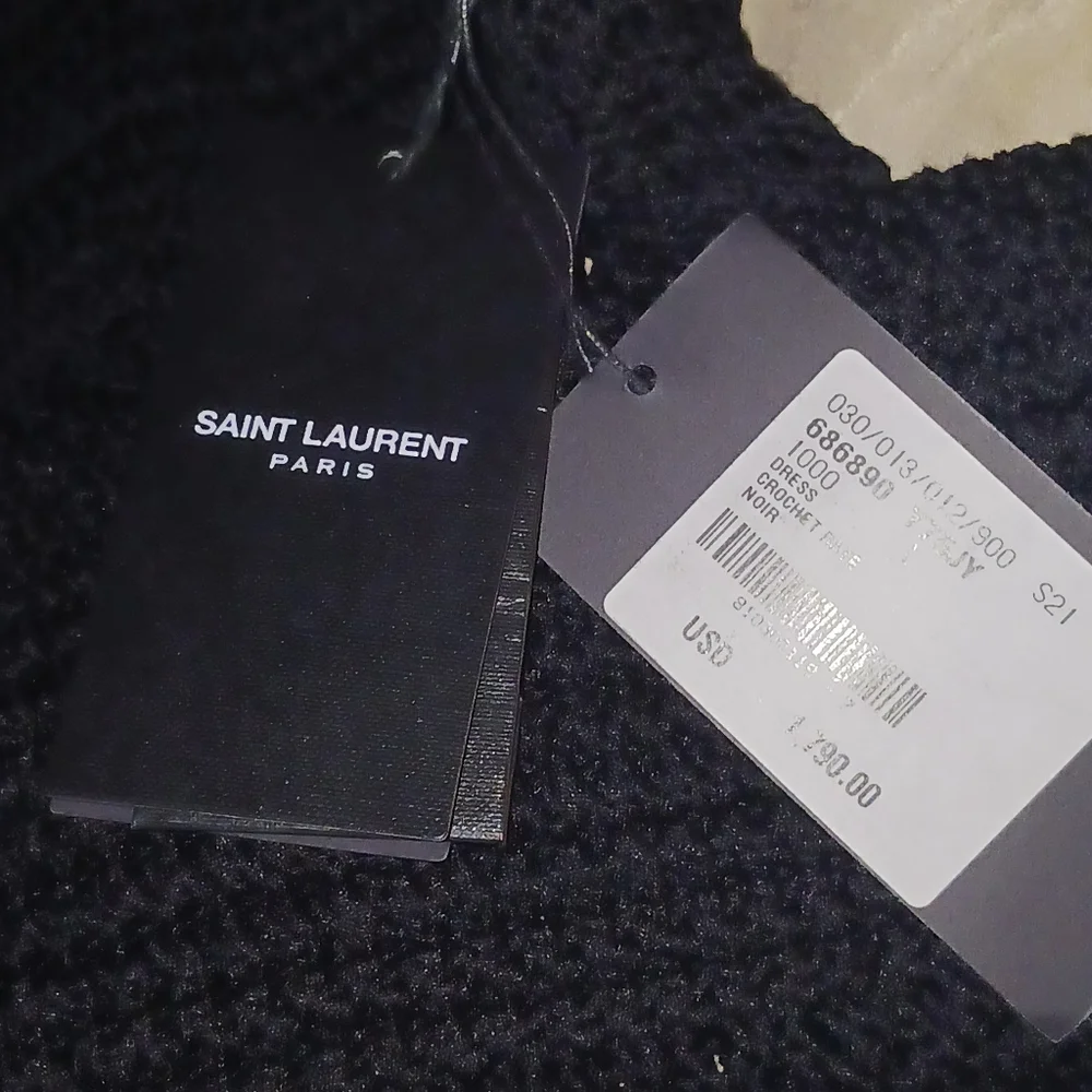 Clothes - Picture 4 of 4